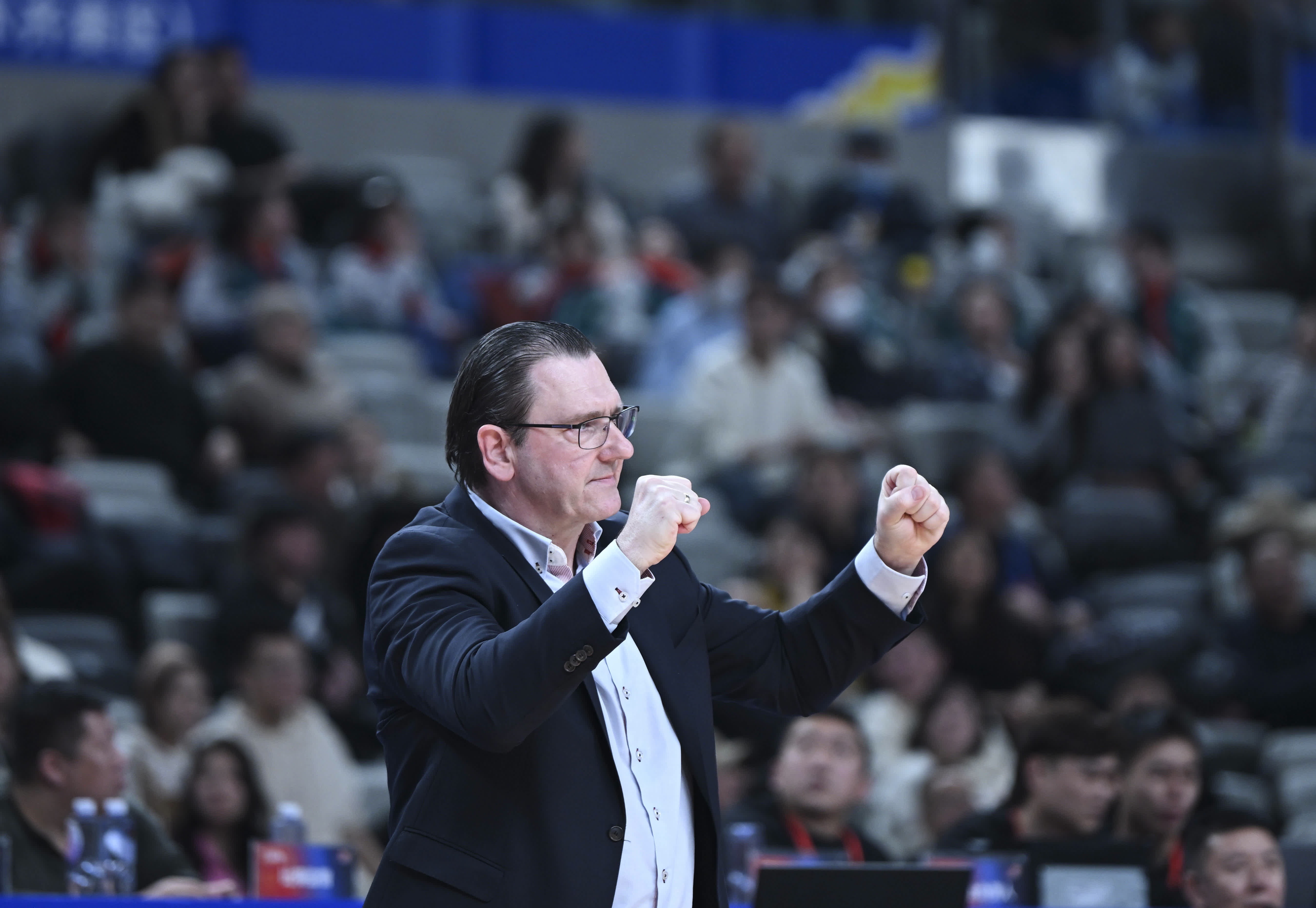 开云体育登录入口-福建队在比赛中实现逆袭，队员赢得尊重的简单介绍