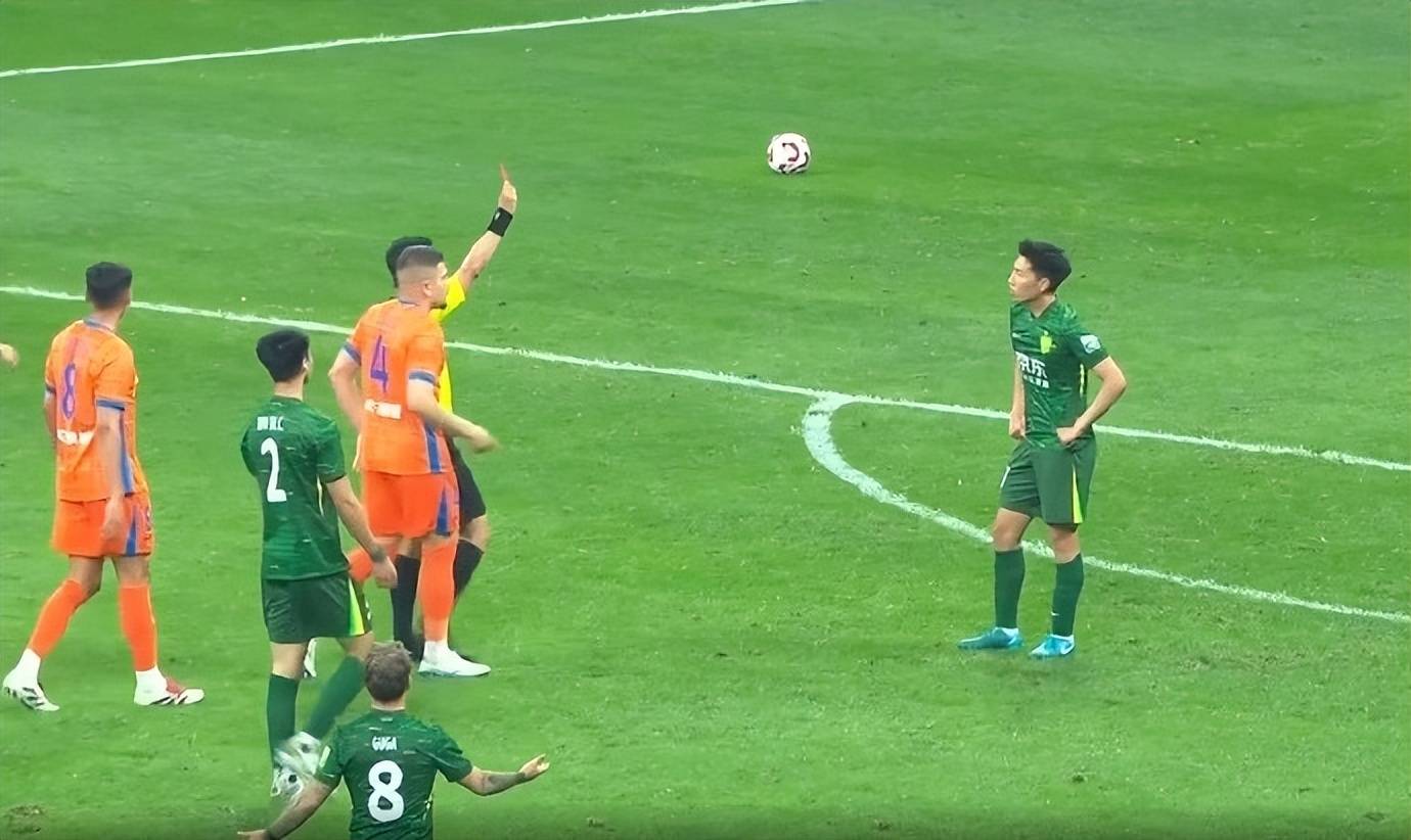 主力球员表现神勇,球队冲劲十足 主力球员表现神勇,球队冲劲十足