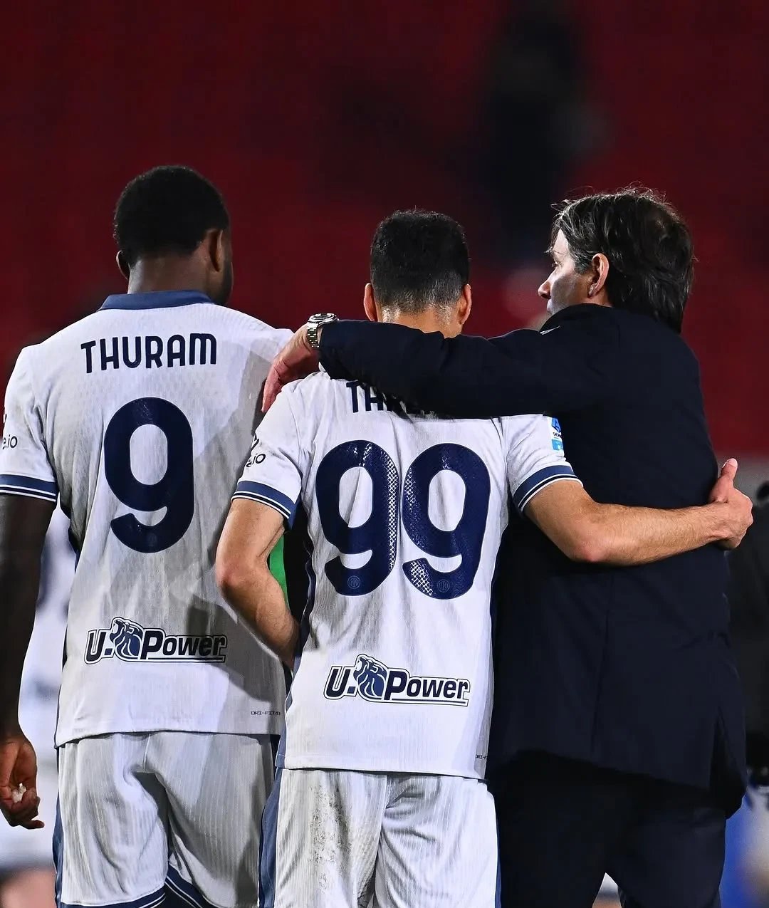 米兰客场惊险击败热那亚,保持不败记录 米兰客场惊险击败热那亚,保持不败记录