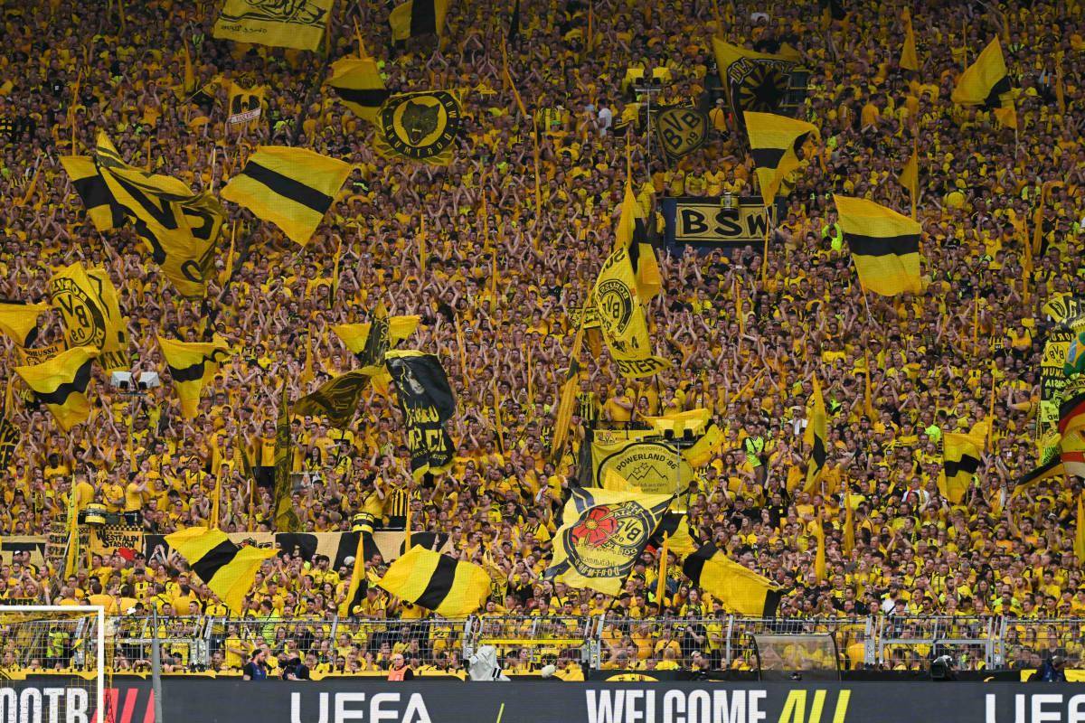 包含多特蒙德在关键战役中取得胜利,排名稳定在第三位的词条 包含多特蒙德在关键战役中取得胜利,排名稳定在第三位的词条