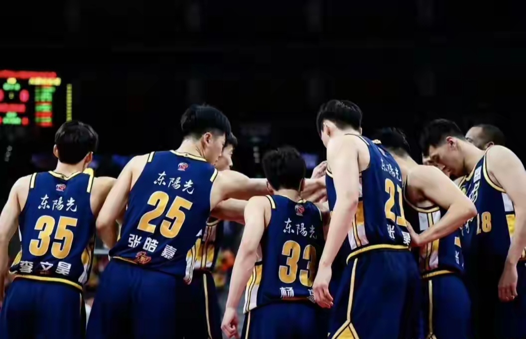 开云体育登录-上海男篮不敌广州队，连胜终结