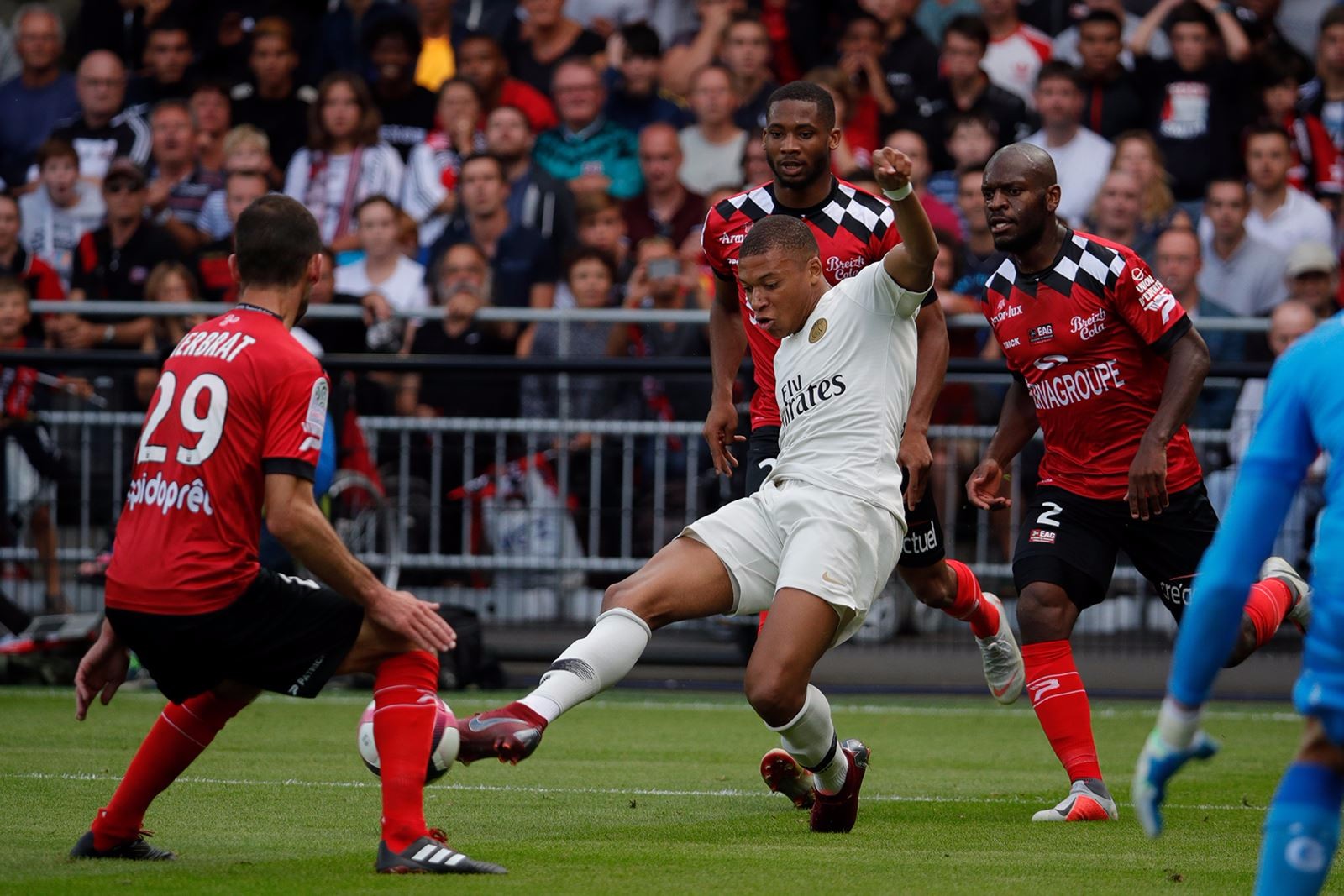 法甲赛场上球员们的豪华庆祝场面