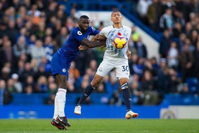 包含莱切斯特城全队表现稳健，轻取对手的词条