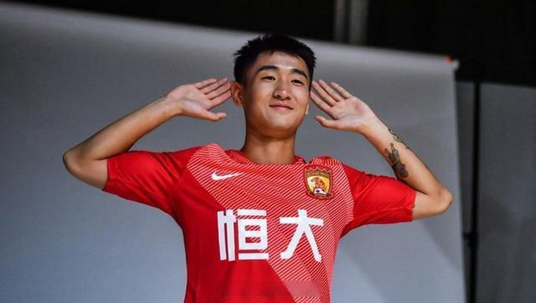 开云体育-广州队球员发挥火热,奏响胜利乐章的简单介绍