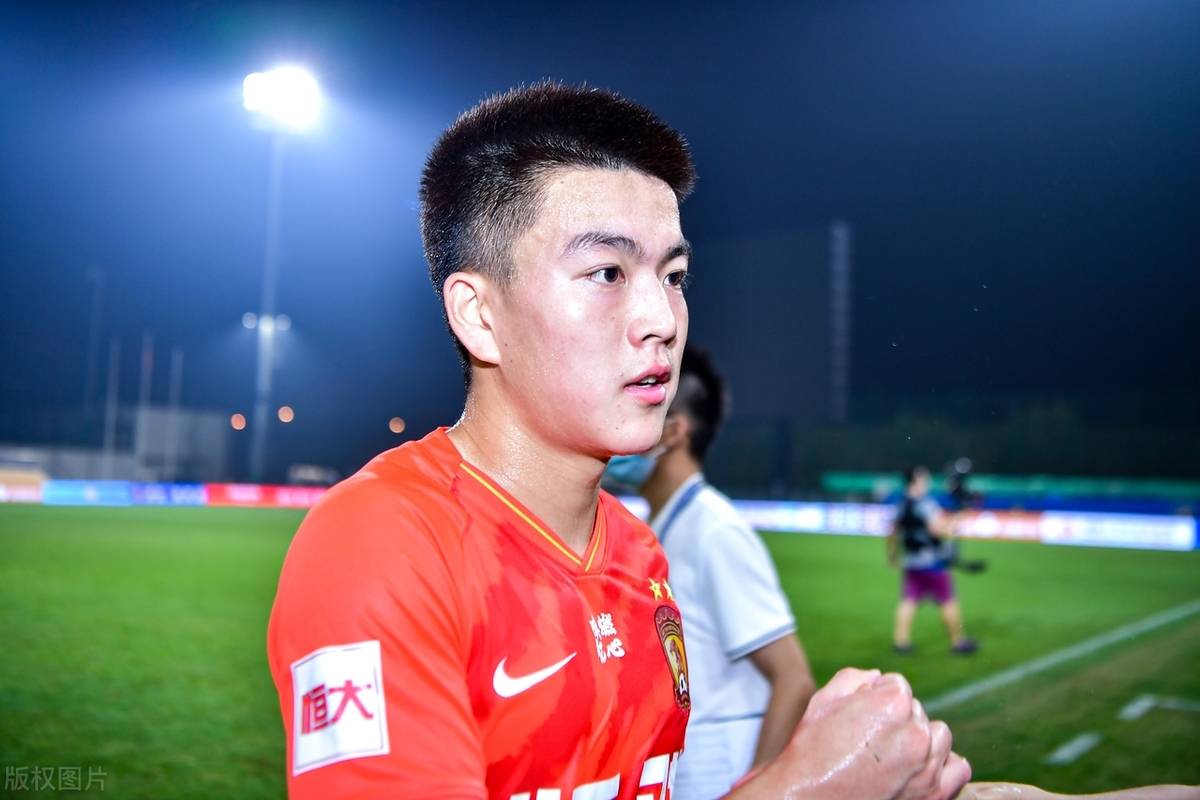 广州队球员发挥火热，奏响胜利乐章的简单介绍