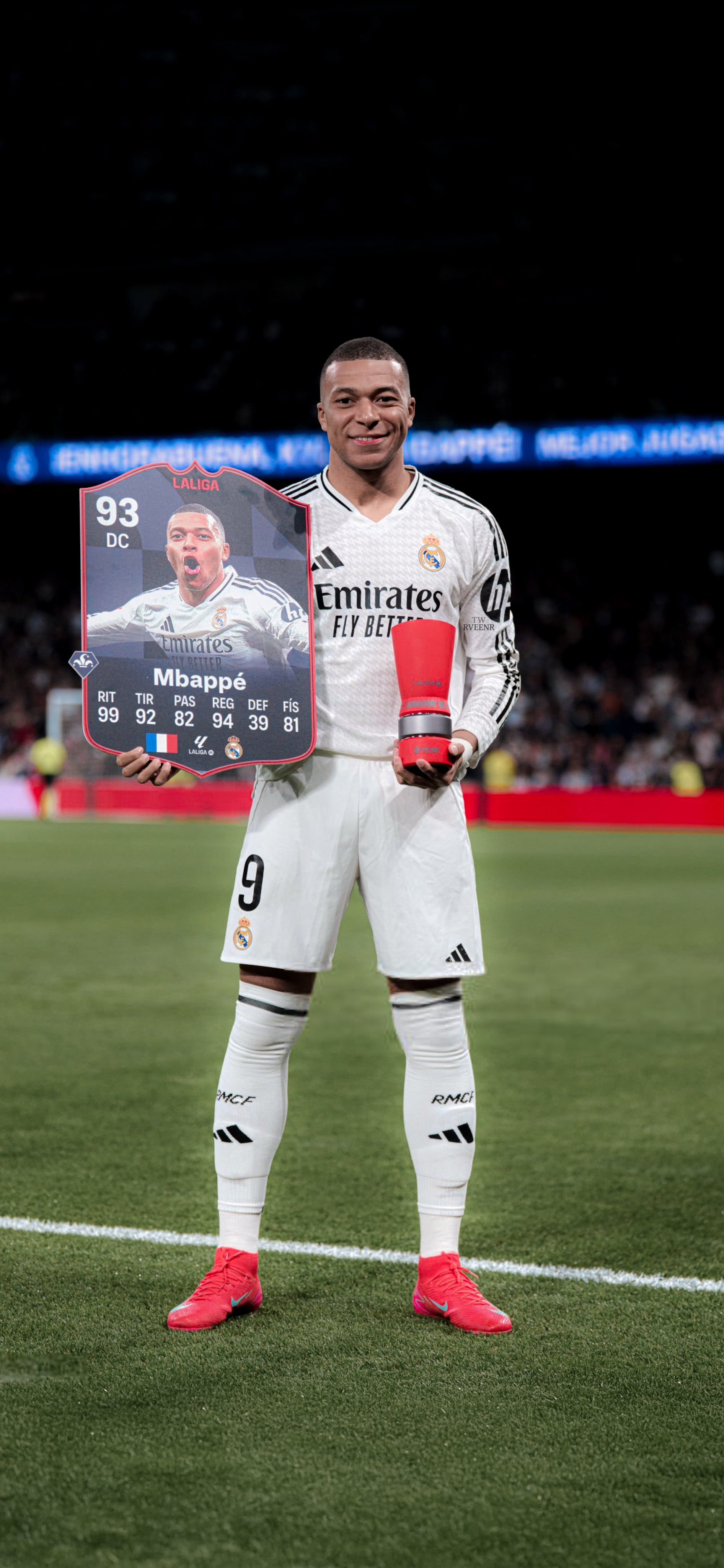 包含皇家马德里继续高居巅峰，捧起欧冠冠军奖杯，一战燃名的词条