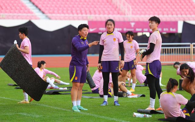 中国女足队员备战世界杯,训练成果显著 中国女足队员备战世界杯,训练成果显著