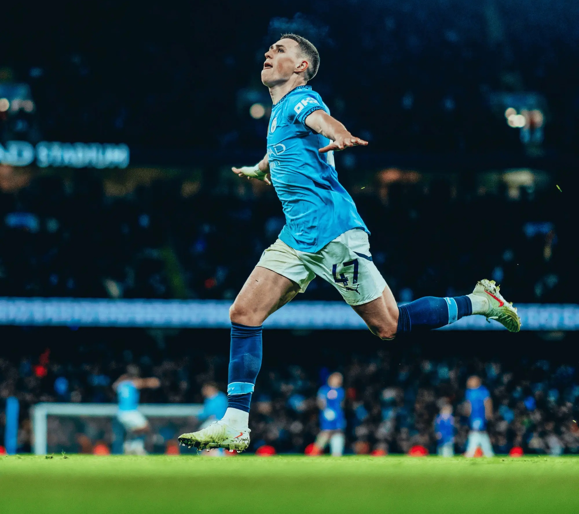 切尔西豪取三分，英超联赛迎来胜利