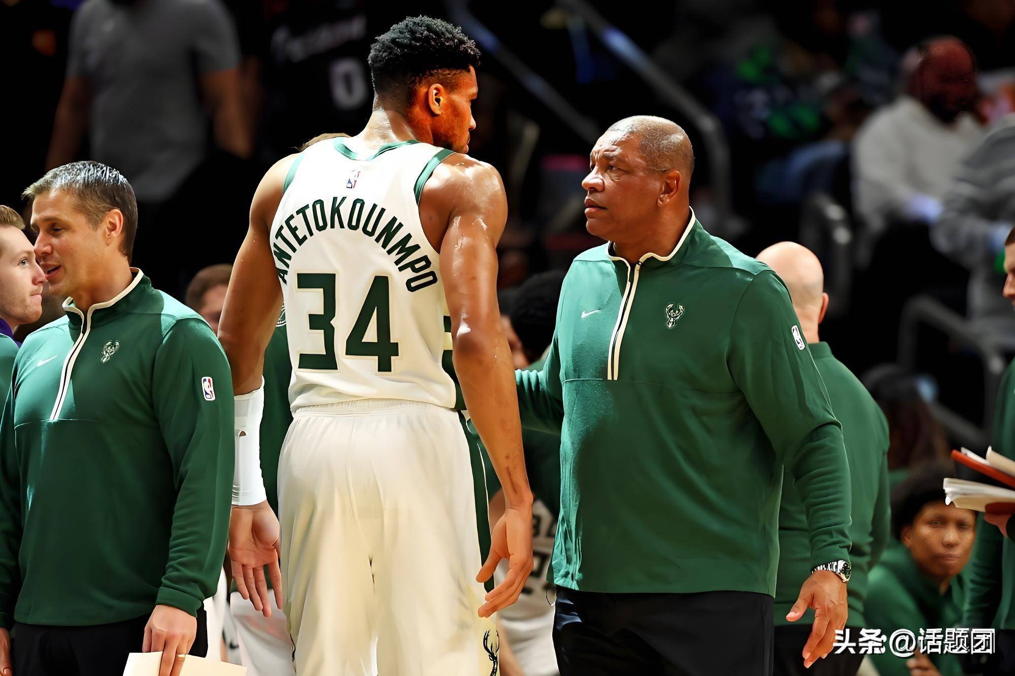 雄鹿队大将米德尔顿受伤,或将缺席接下来的比赛 雄鹿队大将米德尔顿受伤,或将缺席接下来的比赛